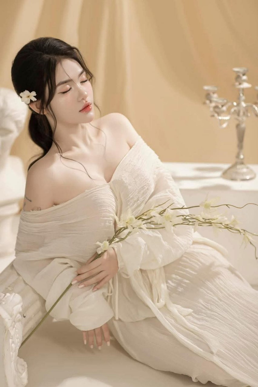 Phang tê bướm em tây lồn rộng căm trổ cá tính